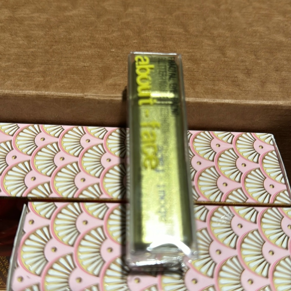 About face fractal glitter eye paint color sour note